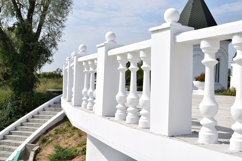 Ancient,Balustrade,On,The,Balcony,And,A,Marble,Staircase,On