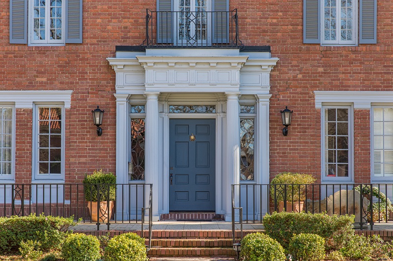 Front,Entry,To,Traditional,Style,Home.